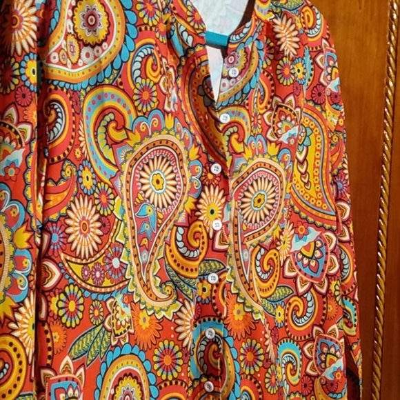 Large Vibrant Paisley Design Button-Up Blouse - Picture 5 of 6